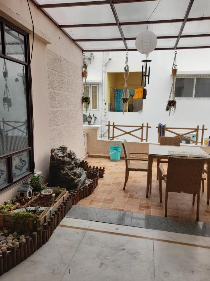 Nomads Nest Hostel ไฮเดอราบัด ภายนอก รูปภาพ