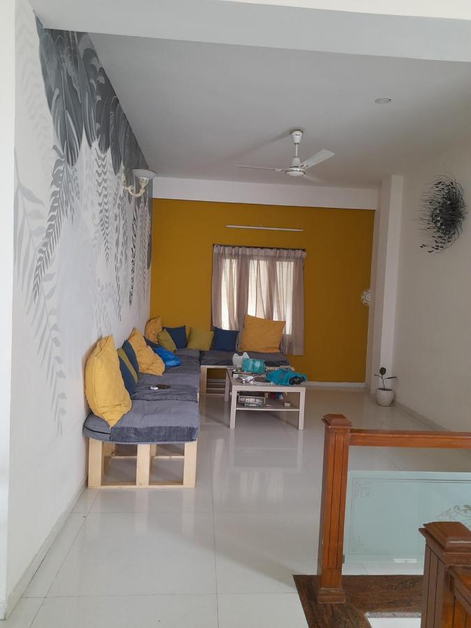 Nomads Nest Hostel ไฮเดอราบัด ภายนอก รูปภาพ