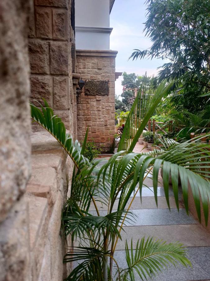 Nomads Nest Hostel ไฮเดอราบัด ภายนอก รูปภาพ