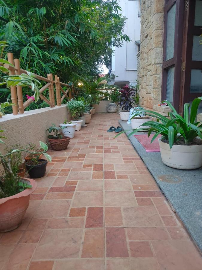 Nomads Nest Hostel ไฮเดอราบัด ภายนอก รูปภาพ
