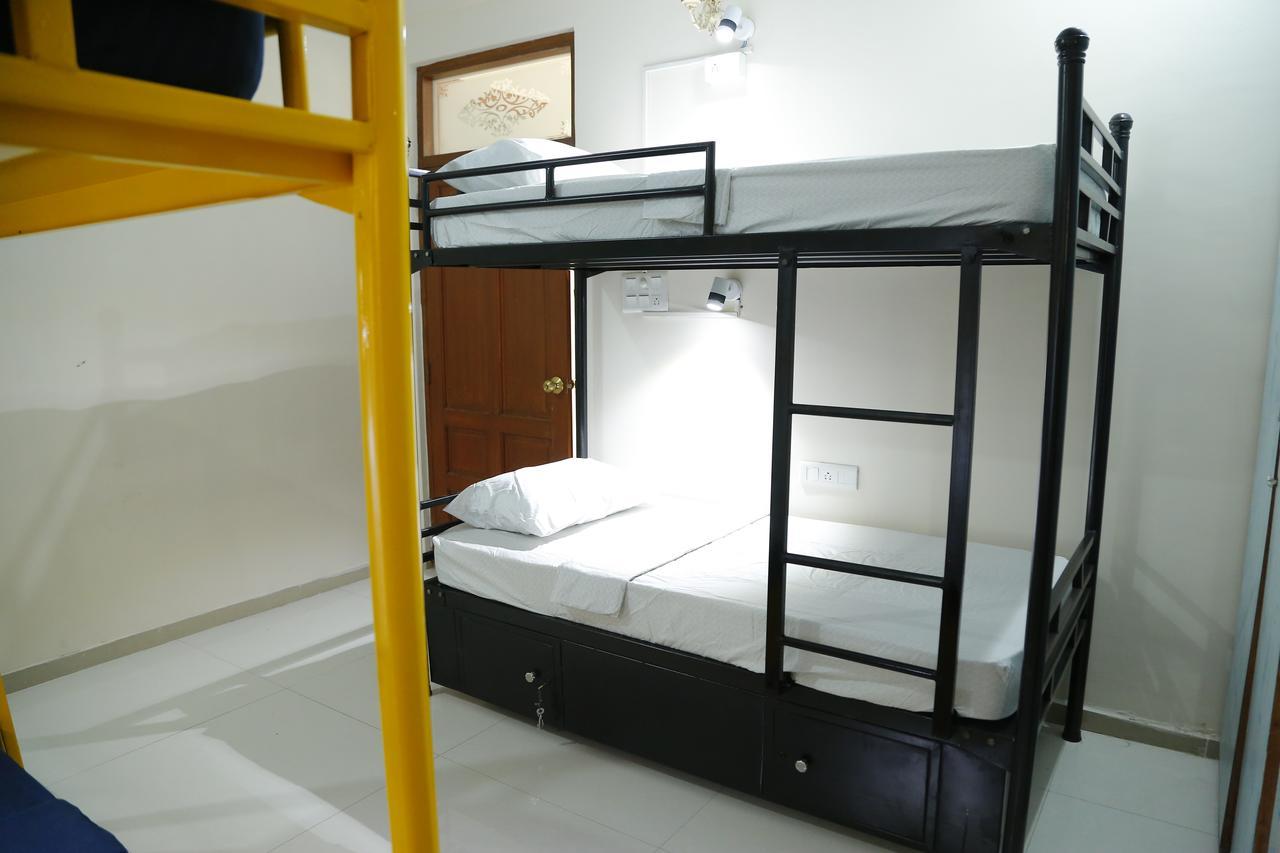 Nomads Nest Hostel ไฮเดอราบัด ภายนอก รูปภาพ