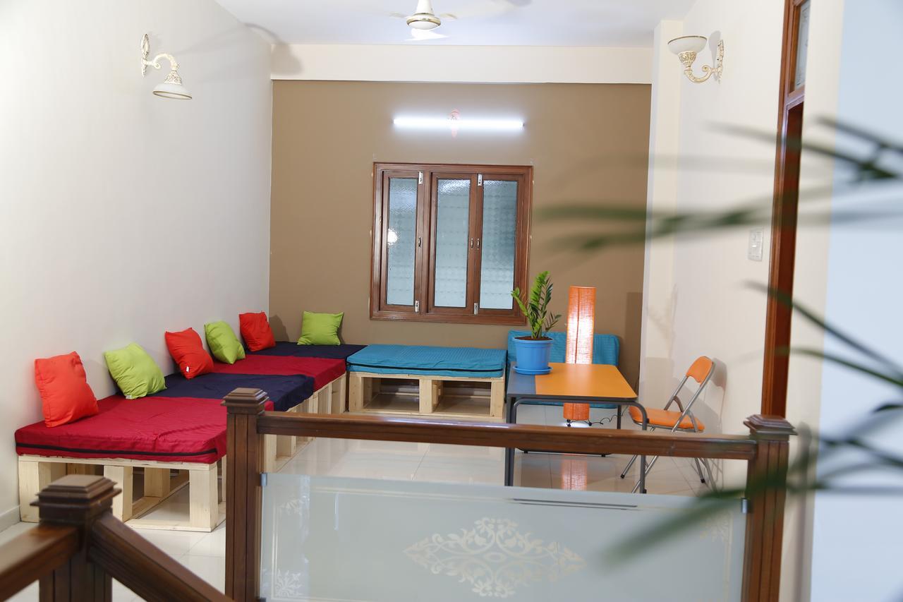 Nomads Nest Hostel ไฮเดอราบัด ภายนอก รูปภาพ