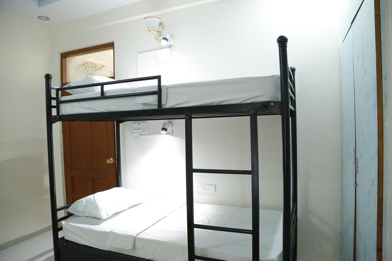 Nomads Nest Hostel ไฮเดอราบัด ภายนอก รูปภาพ