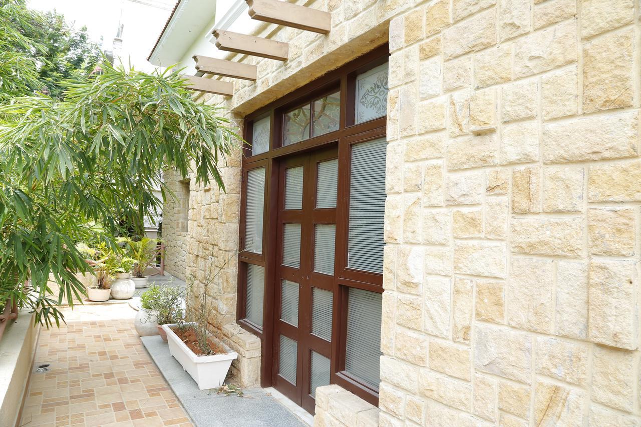 Nomads Nest Hostel ไฮเดอราบัด ภายนอก รูปภาพ