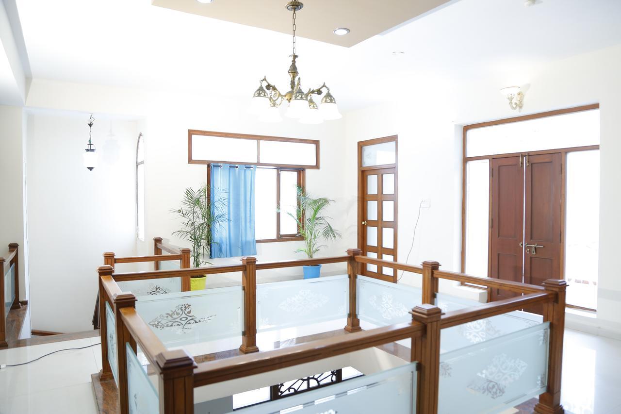 Nomads Nest Hostel ไฮเดอราบัด ภายนอก รูปภาพ