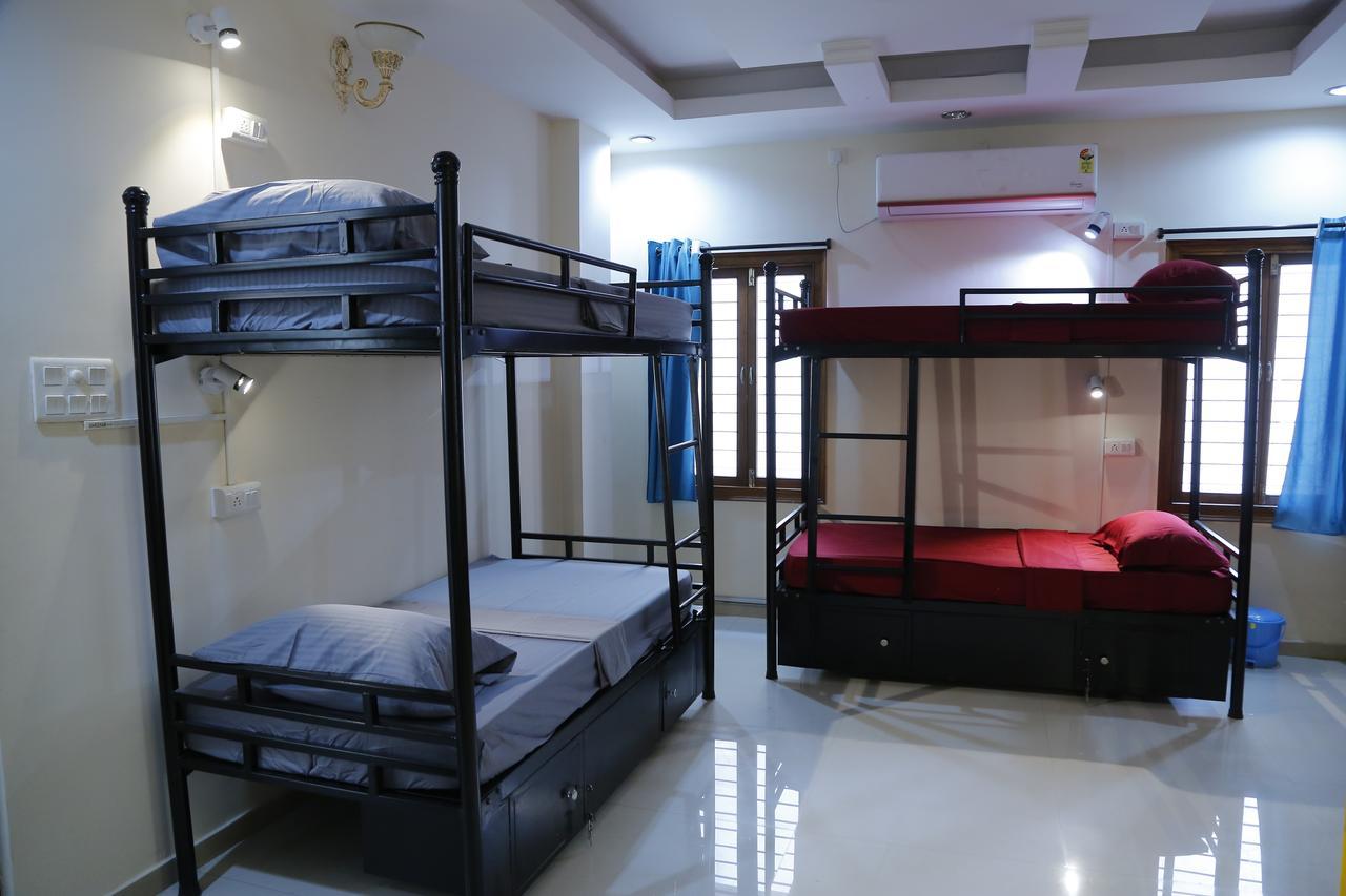 Nomads Nest Hostel ไฮเดอราบัด ภายนอก รูปภาพ