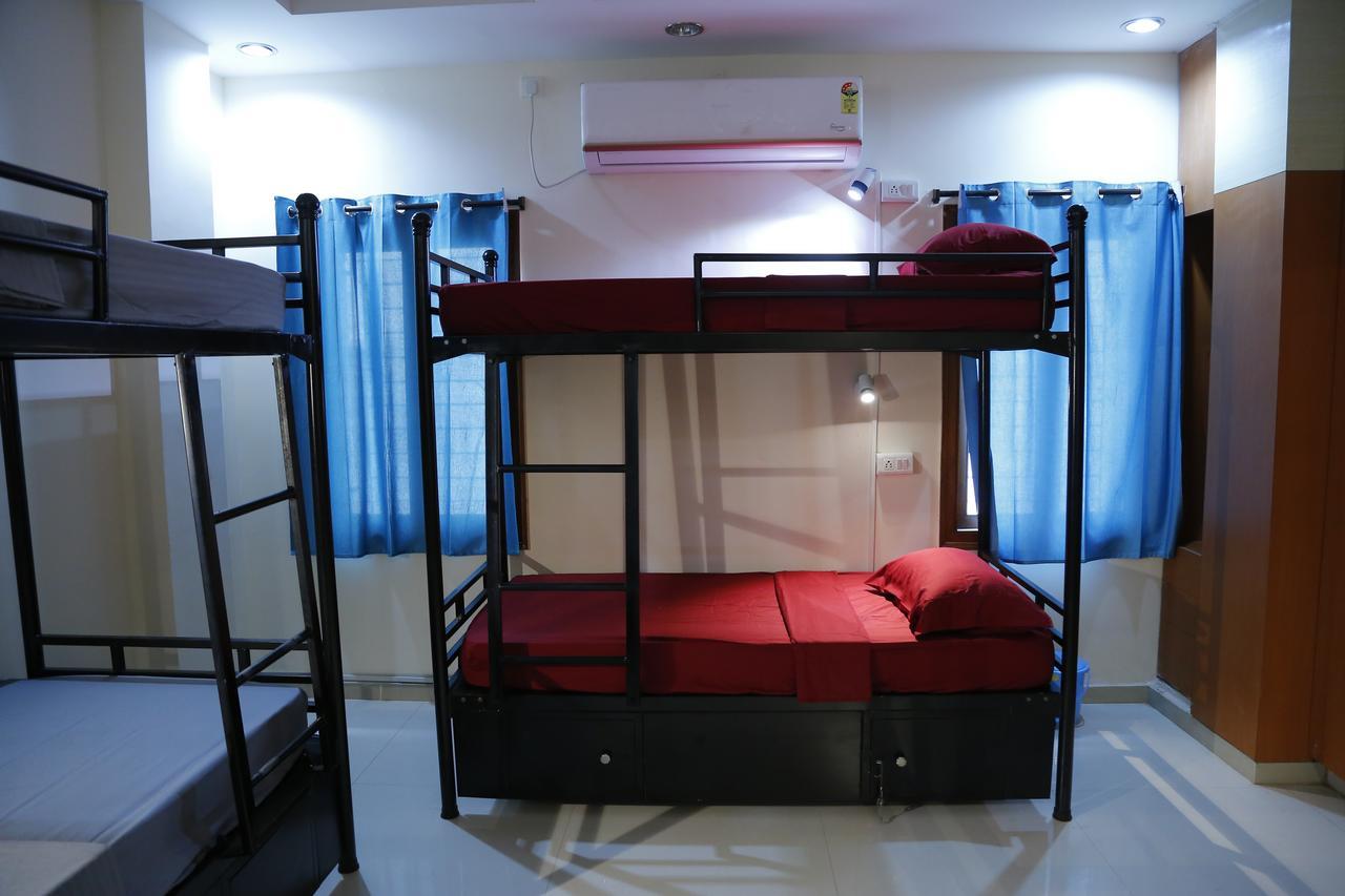 Nomads Nest Hostel ไฮเดอราบัด ภายนอก รูปภาพ